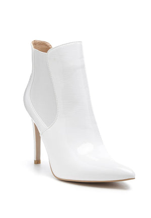 
            
                Load image into Gallery viewer, Molina High Heeled Chelsea Boots
            
        