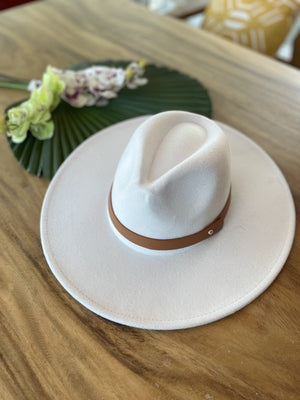 
            
                Load image into Gallery viewer, Vegan Felt Wide Brim Panama Hat
            
        