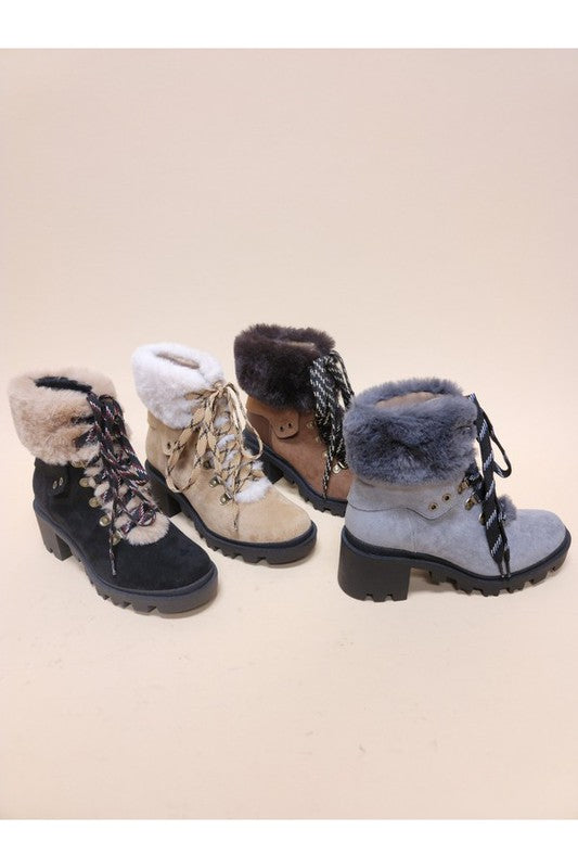 
            
                Load image into Gallery viewer, Fur Booties
            
        